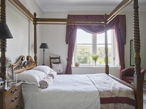 Luxury Room | Free WiFi, bed sheets