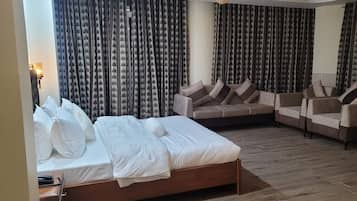 Deluxe Double Room | Iron/ironing board, free WiFi