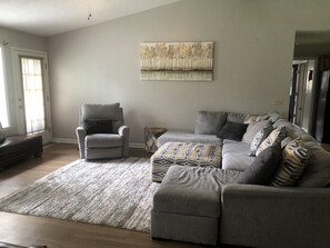 Smart TV, fireplace - Close to Sandy Beach, and Dam Site Marina. Great home for friends and family  (Heber Springs)