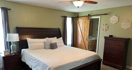 Close to Sandy Beach, and Dam Site Marina. Great home for friends and family