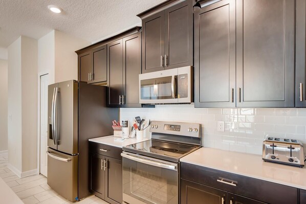 Condo, Multiple Beds (8953 CC - 4BR Townhome with Sparkling) | Private kitchen