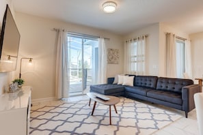 Condo, Multiple Beds (8953 CC - 4BR Townhome with Sparkling) | Living area