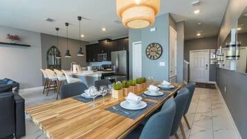 Condo, varias camas (8924 SD - Luxury 4BR Townhome: Privat) | Restaurantes