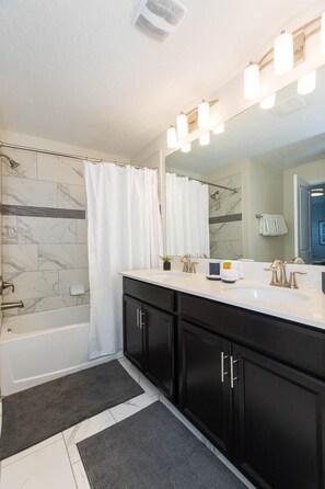 Condo, varias camas (8924 SD - Luxury 4BR Townhome: Privat) | Baño