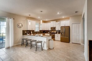 Private kitchen - 4507 NL Stunning 6br, Private Pool & Spa (Kissimmee)