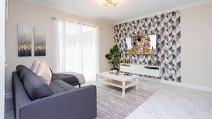 Appart'hôtel, plusieurs lits (2929 SS - Disney Delight: 4BR, Pool, ) | Coin séjour