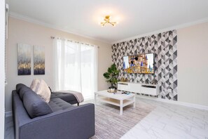 Condo, Multiple Beds (2929 SS - Disney Delight: 4BR, Pool, ) | Living area