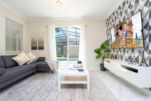 公寓客房, 多張床 (2929 SS - Disney Delight: 4BR, Pool, ) | 起居區