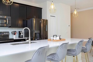 Condo, Multiple Beds (2929 SS - Disney Delight: 4BR, Pool, ) | Private kitchen