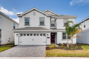 Exterior - 1552 MC - Vibrant Villa: Pools & Magic 6bds (Davenport)