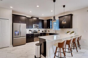Casa, letti multipli (1552 MC - Vibrant Villa: Pools & Magi) | Cucina privata