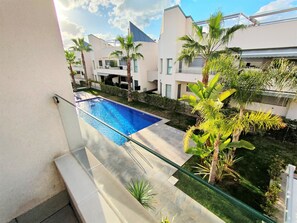 Pool - Villa Amalia 16: Top floor apartment with solarium (Torrevieja)