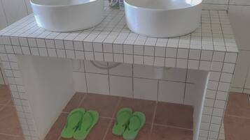 Bathtub
