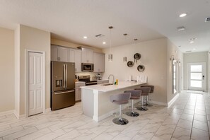 Condo, Multiple Beds (8985 CC - 5 Bedrooms Townhome Retreat) | Private kitchen
