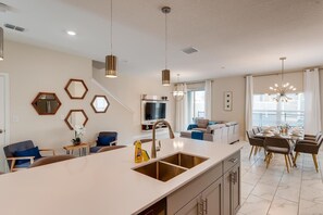 Apartamento, varias camas (8985 CC - 5 Bedrooms Townhome Retreat) | Interior