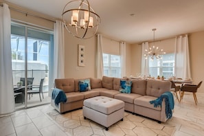 คอนโด, หลายเตียง (8985 CC - 5 Bedrooms Townhome Retreat) | บริเวณนั่งเล่น