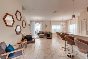 Apartamento, varias camas (8985 CC - 5 Bedrooms Townhome Retreat) | Zona de estar