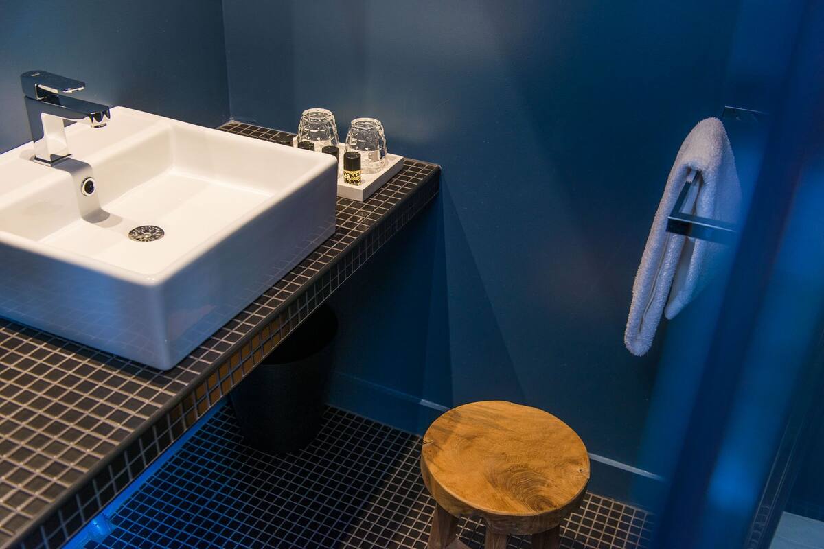 Comfort-Doppelzimmer, 1 Queen-Bett, Nichtraucher | Badezimmer | Dusche, Regendusche, kostenlose Toilettenartikel, Haartrockner