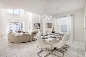 Maison, plusieurs lits (2773 BD - 5Bd Home with Private Pool ) | Restauration