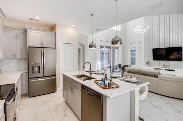 Maison, plusieurs lits (2773 BD - 5Bd Home with Private Pool ) | Cuisine privée | Four, grille-pain