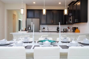 Condo, Multiple Beds (1133 DL - Chic pet-friendly 3BR Townh) | Dining