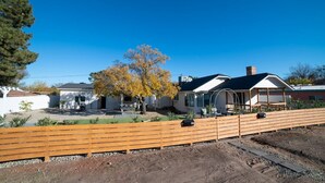 Exterior - The Grove on Main, 2 Homes, Large Patio (Cottonwood)