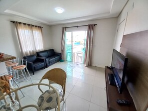 TV - 209, 2-bedroom apartment with double garage space (Bombinhas)