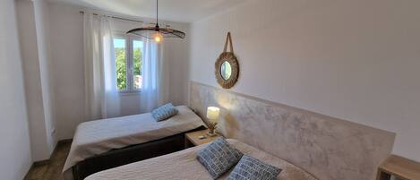 2 bedrooms, iron/ironing board, free WiFi, bed sheets