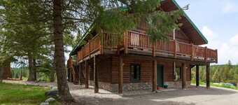 Queen - Queen bedroom with private bathroom, mini fridge