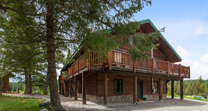 Queen - Queen bedroom with private bathroom, mini fridge
