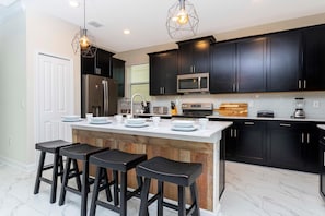 House, Multiple Beds (664 WS 5BR Single-Family Luxury: Priv) | Private kitchen