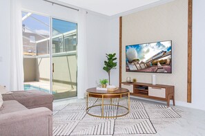 Apartment, Mehrere Betten (1056 LS - Luxury 4BR/3BA - Champions ) | Wohnbereich