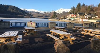 Luxury apartment with terrace on the shores of Lake Chambon overlooking Sancy