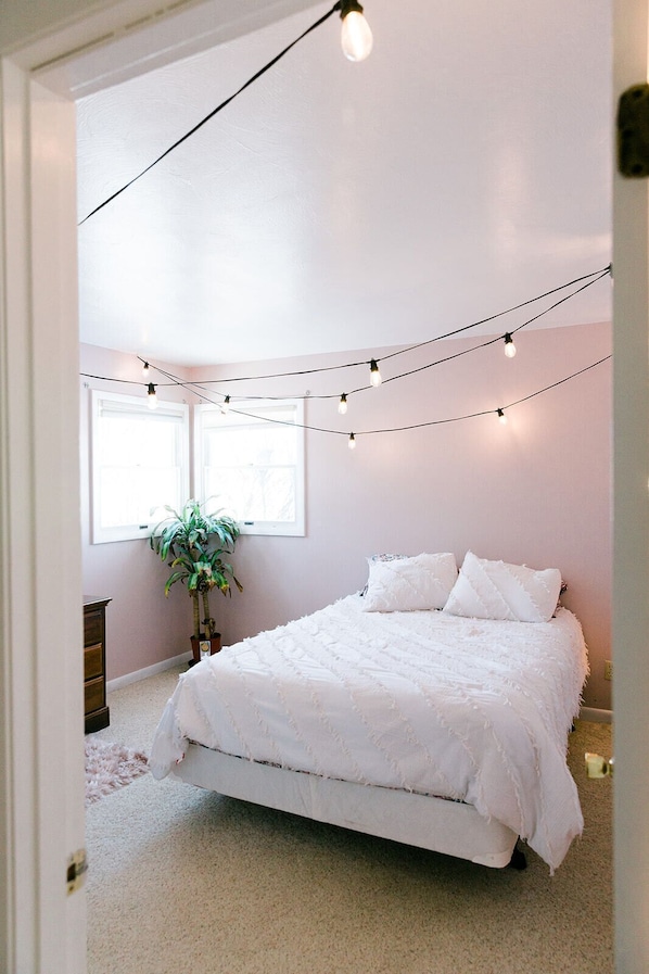 3 bedrooms, free WiFi, bed sheets, wheelchair access