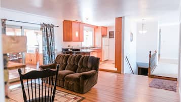 Smart-TV, peis og bøker