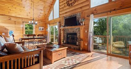 Beautiful Log Home, Lake side.
