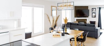 ***Entire COZY PLACE*** 5 Minutes Drive Downtown Ottawa