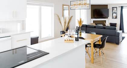 ***Entire COZY PLACE*** 5 Minutes Drive Downtown Ottawa