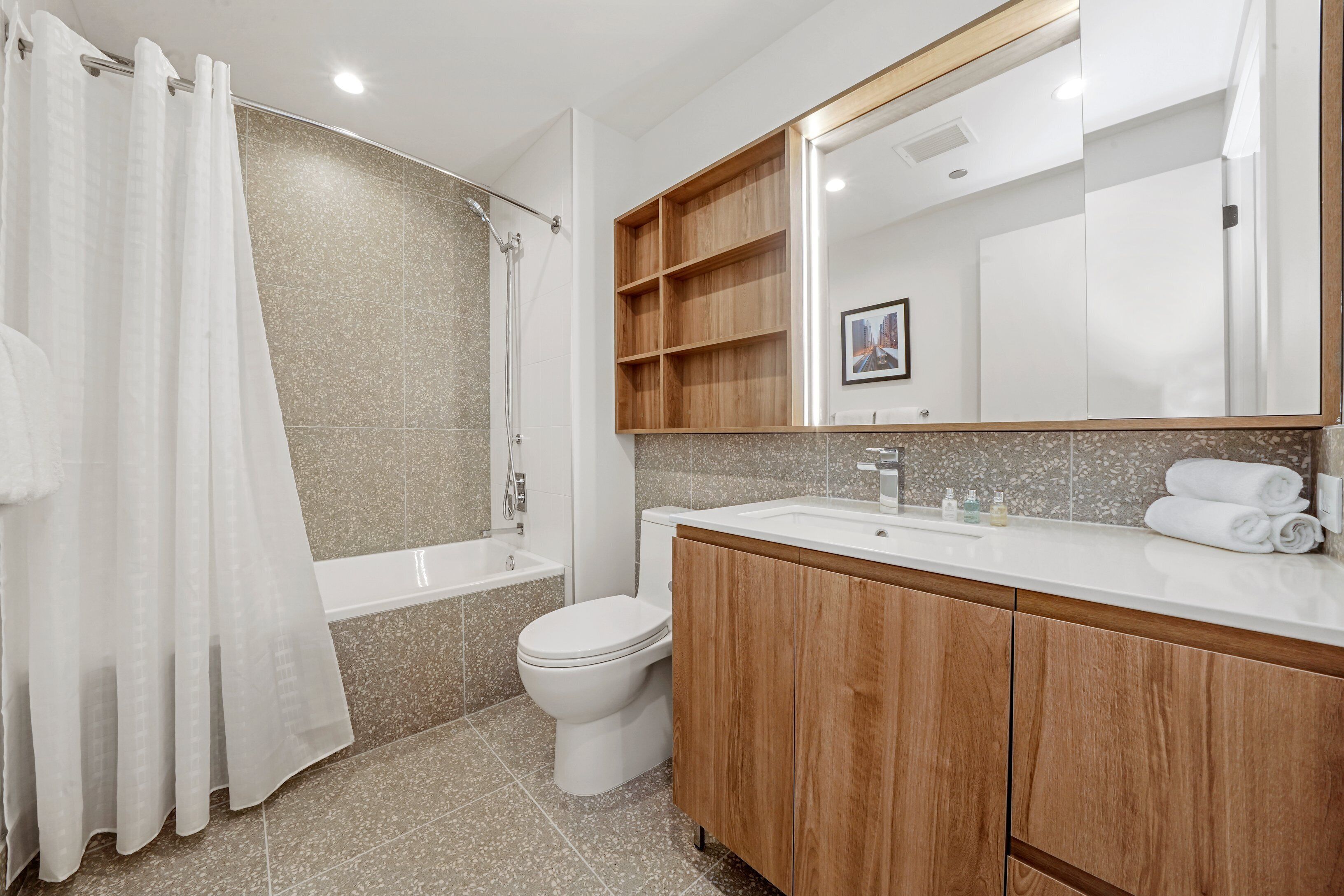 Deluxe Suite, 2 Bedrooms | Bathroom