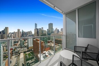 Junior Room, 2 Bedrooms | Terrace/patio at Level Chicago - River North