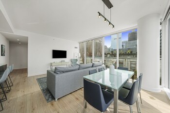 Premium bedding, pillowtop beds, in-room safe, individually furnished at Level Chicago - River North