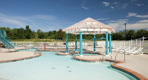 2BR Parkside Resort Williamsburg w/amenities