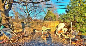 Property grounds - Great Morning Light in our Victorian Suite (Pittsburgh)