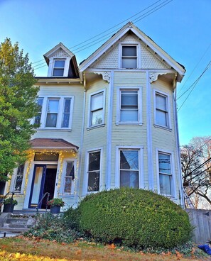 Exterior - Great Morning Light in our Victorian Suite (Pittsburgh)