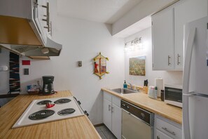 Fridge, microwave, oven, stovetop - Dog-friendly condo near the Chile Express (Angel Fire)