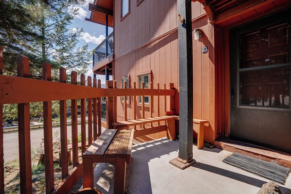Exterior detail - Spacious condo close to the Chile Express (Angel Fire)