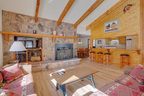 TV, fireplace, books - Home with forest views near base area (Angel Fire)