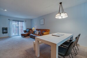 TV, fireplace