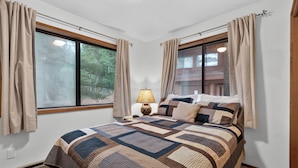 2 bedrooms, WiFi, bed sheets - Condo within walking distance of the Chile Express (Angel Fire)