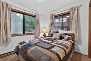 2 bedrooms, WiFi, bed sheets - Condo within walking distance of the Chile Express (Angel Fire)